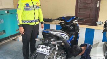 Satlantas Polres Batu Bara Lakukan Peneguran Peraturan Lalu Lintas di Pos Lantas Simpang Empat Lima Puluh – Kegiatan Aman Lancar