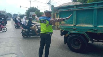Satlantas Polres Batu Bara Lakukan Gatur Siang di Jalinsum Simpang Tanah Merah – Kegiatan Aman Lancar