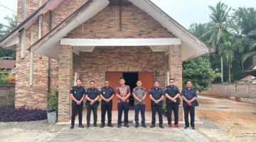 Lapas Labuhan Ruku Tinjau Pemasangan Paving Block Hasil Karya WBP Di Sarana Ibadah Sekitar